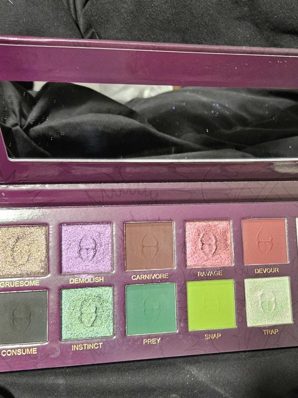 100's Of Popular Brands Eyeshadow Palletes For Sell!!! Reach Out To Talk!